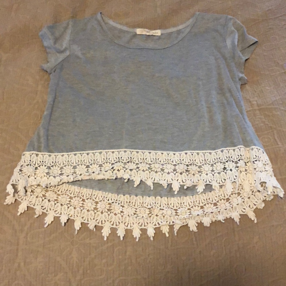 Cute gray tee with lace detailing on the bottom